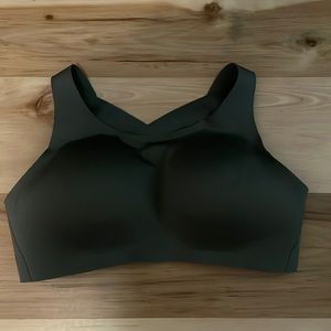 Lululemon Enlite sports bra. Worn condition but in lots of wear left